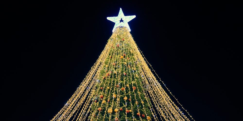 What Size Tree Topper For A 9 Foot Tree?